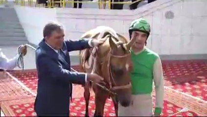 Gül&#039;e at hediye edildi