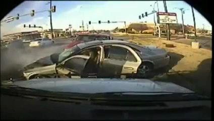 أخطر حادث مروري تصوير بهاتفي الخلوووي - YouTube