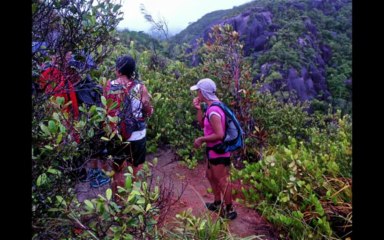 2013_05_19 Seychelles   Mahé Cassedent Morne  Seychellois autrement-Écran