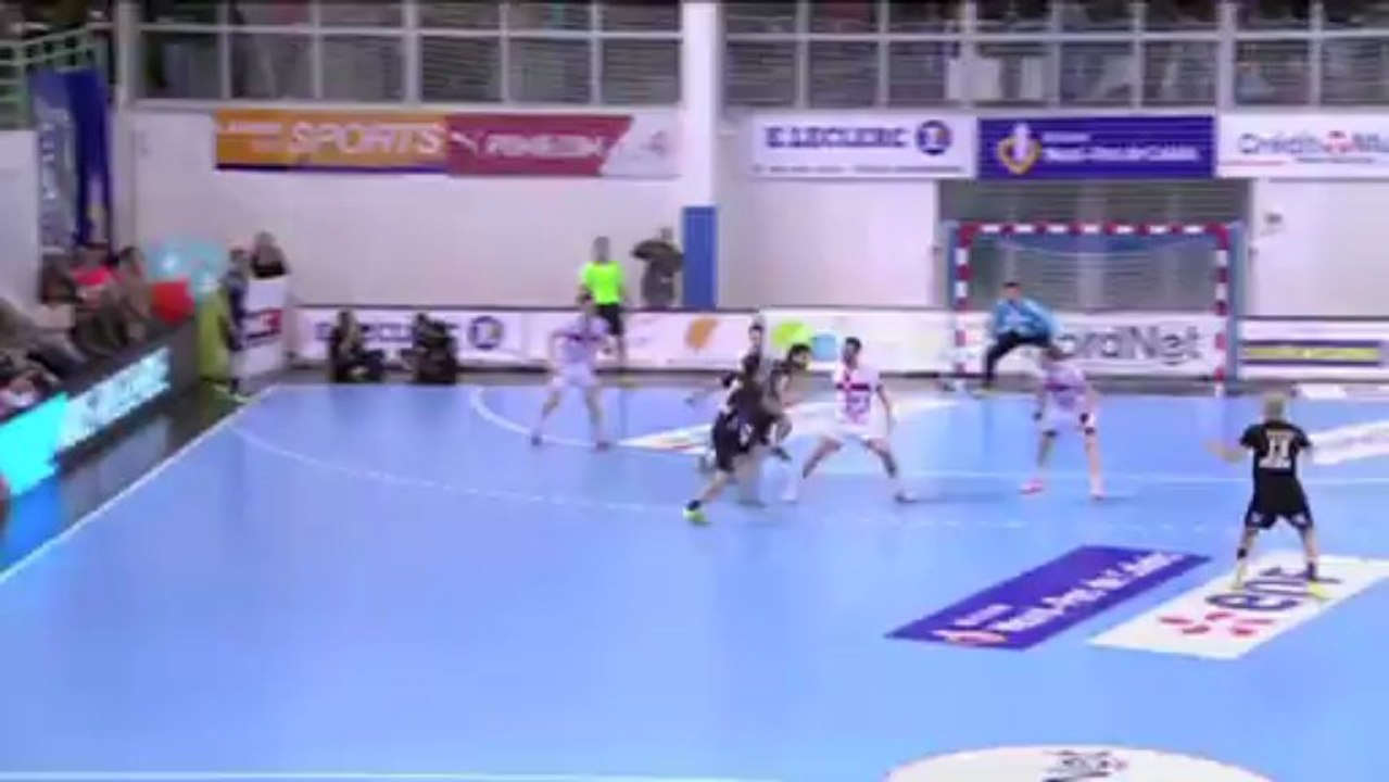 Le Dunkerquois Christoffer Rambo réalise un tir supersonique lors de la 25e journée