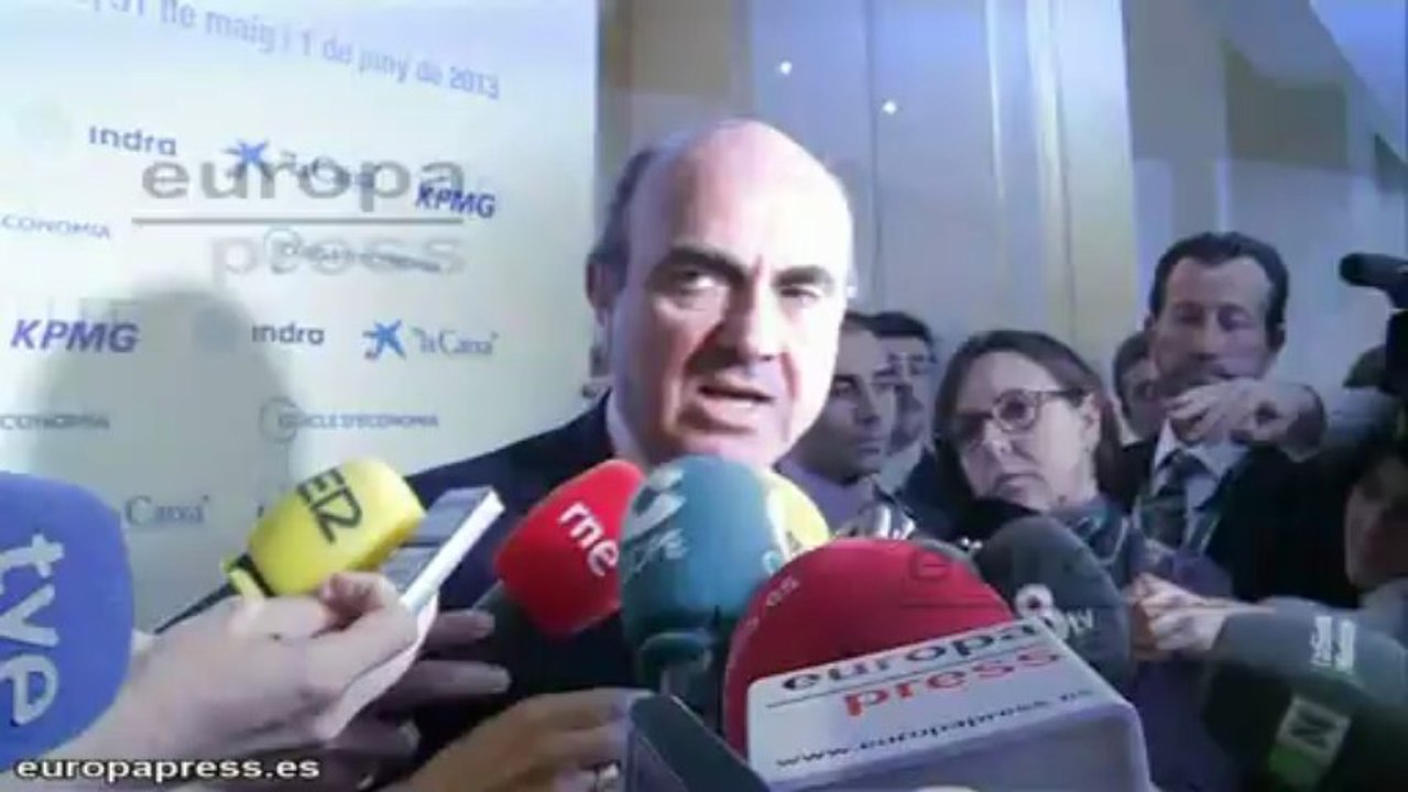 Guindos augura que en un año ya se hablará de recuperación