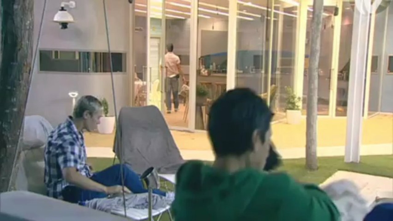 טהוניה מתעצבנת על גילי ומקללת