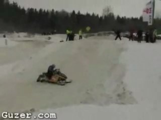 No te pierdas las caídas de motos de nieve más espectacular