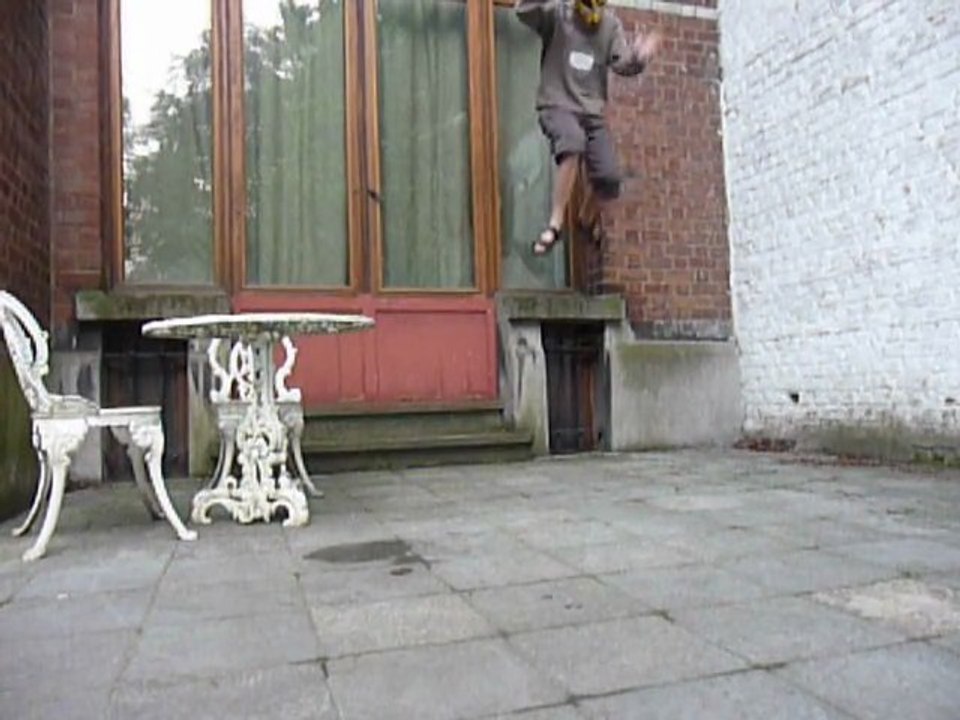 G2C2S bondit d'une marche de 90 cm de haut!!