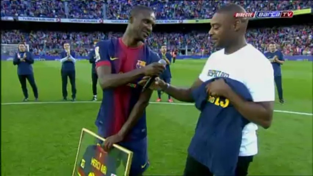 Ovation Pour Le Dernier Match Au Barça D'Eric Abidal 01/06