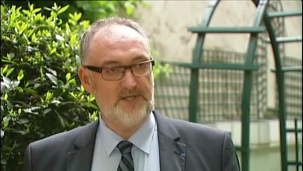 Ayrault calme la fronde des "poussins", les auto-entrepreneurs