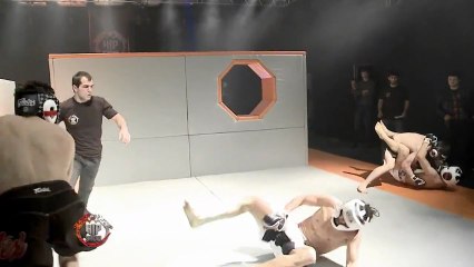 MMA en mode RUSSE : 2 vs 2 dans une arène! Hip Show!
