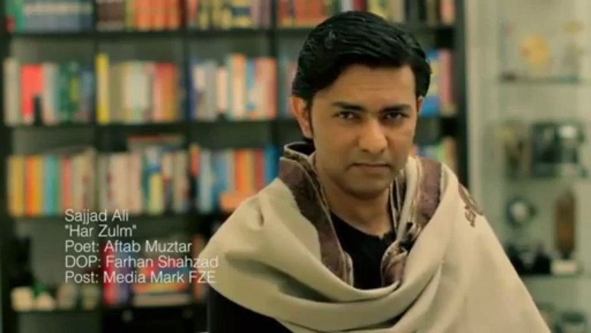 Sahil pe khary ho tumhain kia gham chaly jana - YouTube