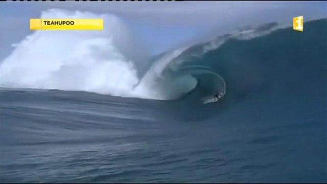 Pour les amateurs de gros tubes, direction Teahupoo pour une session 100% adrénaline