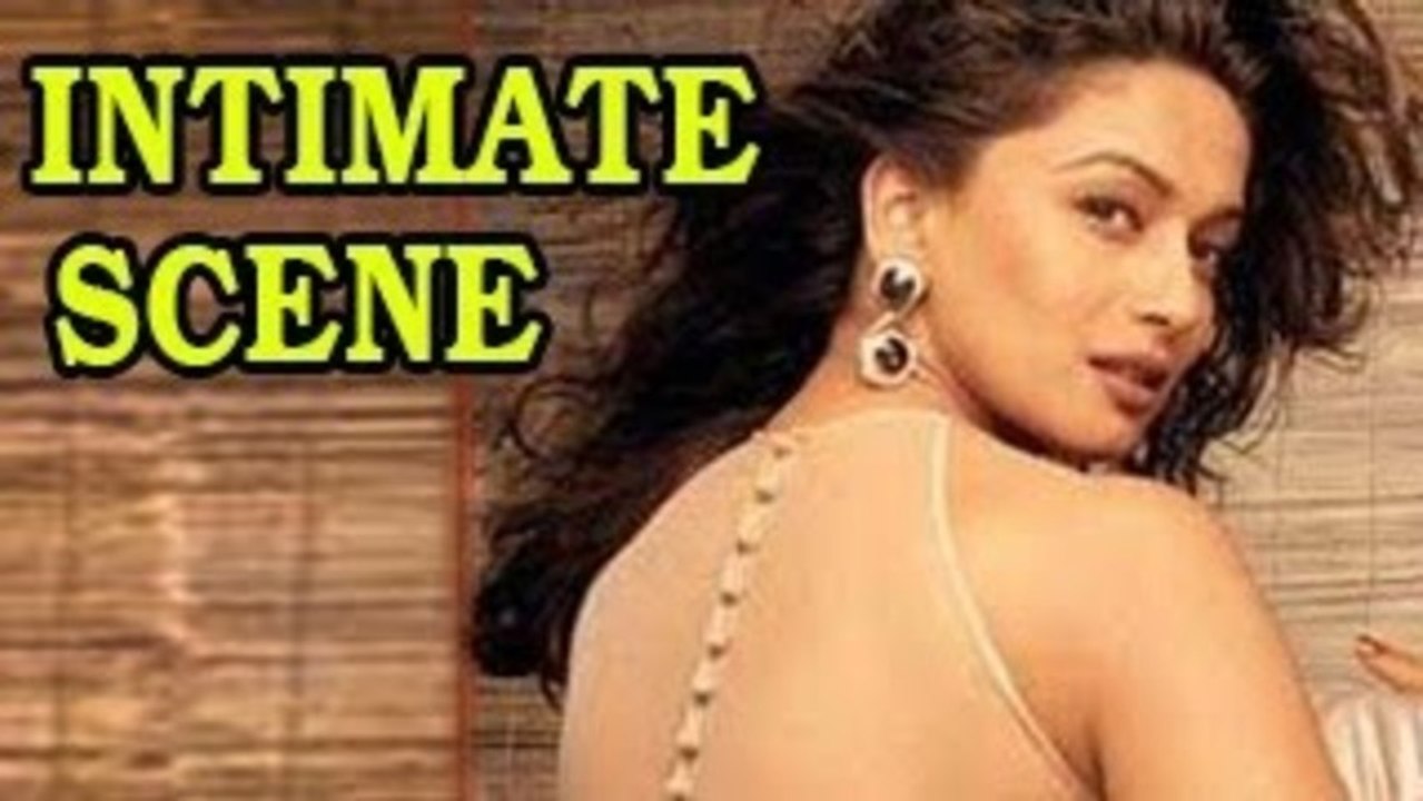 Madhuri Dixit's hot INTIMATE scenes in Dedh Ishqiya!