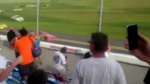 Accident de voiture / Daytona 300 : Roue dans le public!