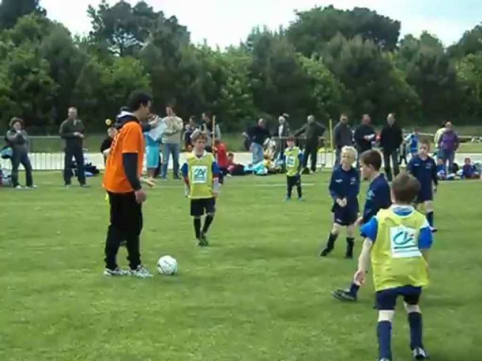 U8 JND Theix 1 er juin 2013 Coup franc victorieux de Maxence