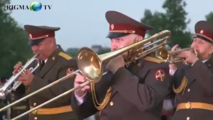 Хабаровский военный оркестр исполняет Bad Romance&Gangnam Style
