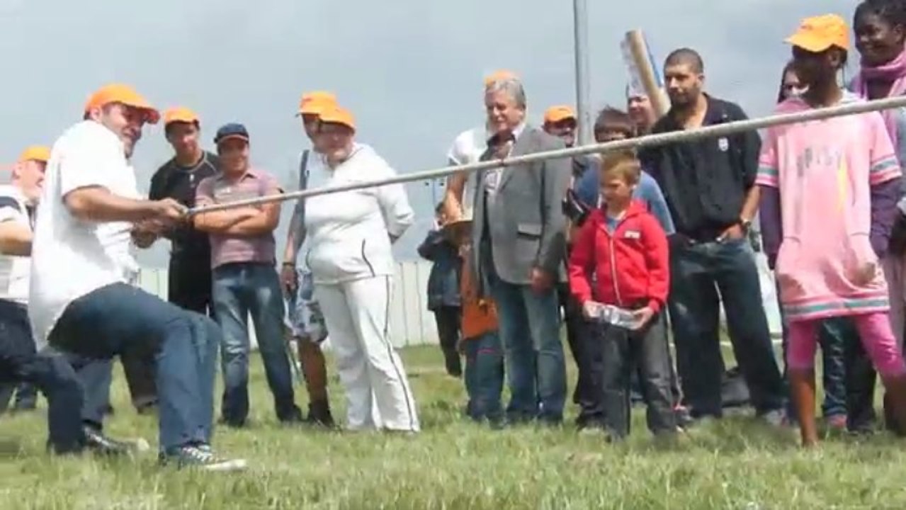 Championnat de Tir à la corde organisé par le journal le Démocrate