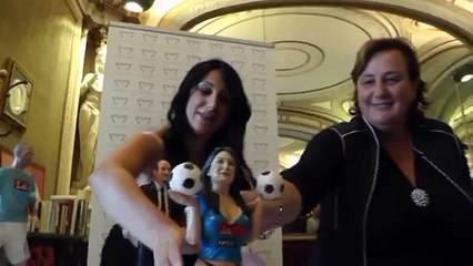 Napoli - La statuina di Marika Fruscio (30.05.13)