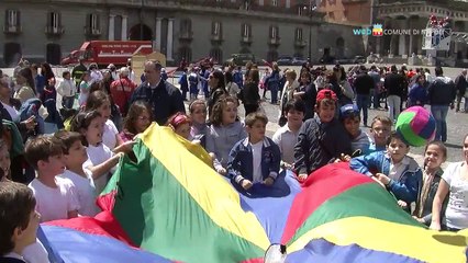 Download Video: Napoli - Arrivederci scuola, la festa in Piazza Plebiscito (30.05.13)