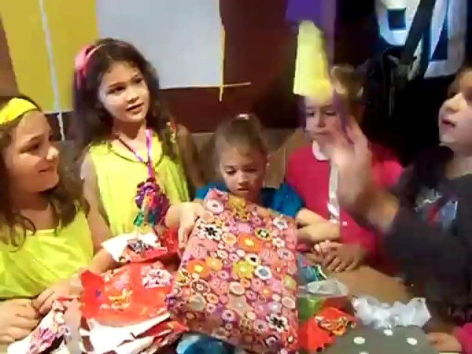 Anniversaire de Louanne pour ses 6 ans avec ses amies au macdo