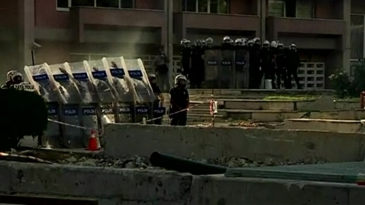 Thousands take to streets for third day of Turkey protests