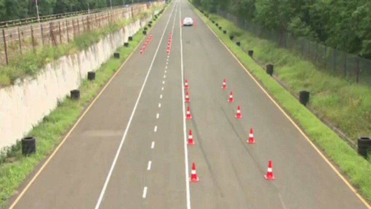 2013 Mahindra XUV 500 Drive Test Videos And Video Clips