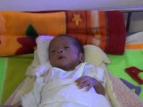 Một cháu bé bị bỏ rơi tại Bệnh viện Nhi Nghệ An