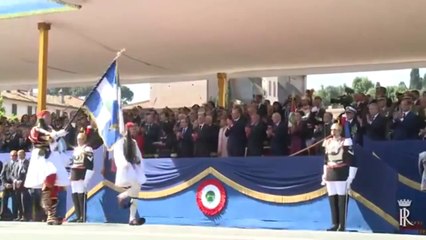 Tải video: Roma - Giorgio Napolitano alla Rivista militare e all'Altare della Patria (02.06.13)