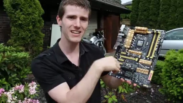 ASUS Z87-Deluxe Motherboard Unboxing & Overview
