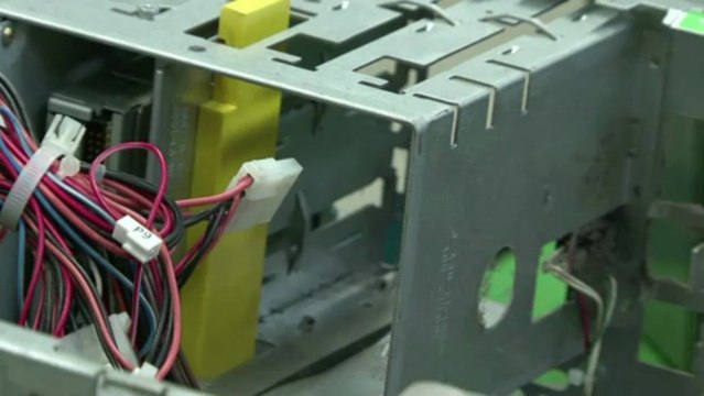 Italian workers turn to recycling