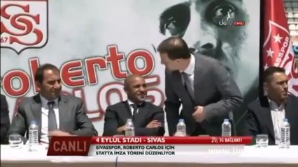 Sivasspor'da Roberto Carlos Resmi Sözleşmeye İmza Attı