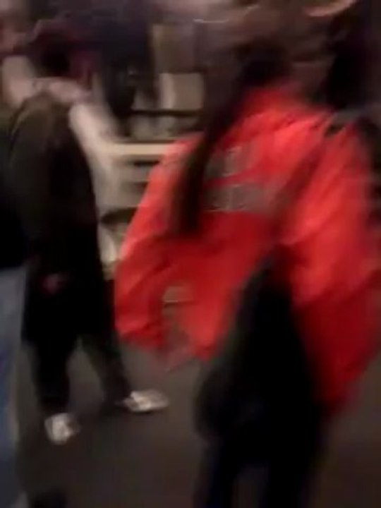 Mères Veilleuses et manifestants Manifpourtous coincés dans métro