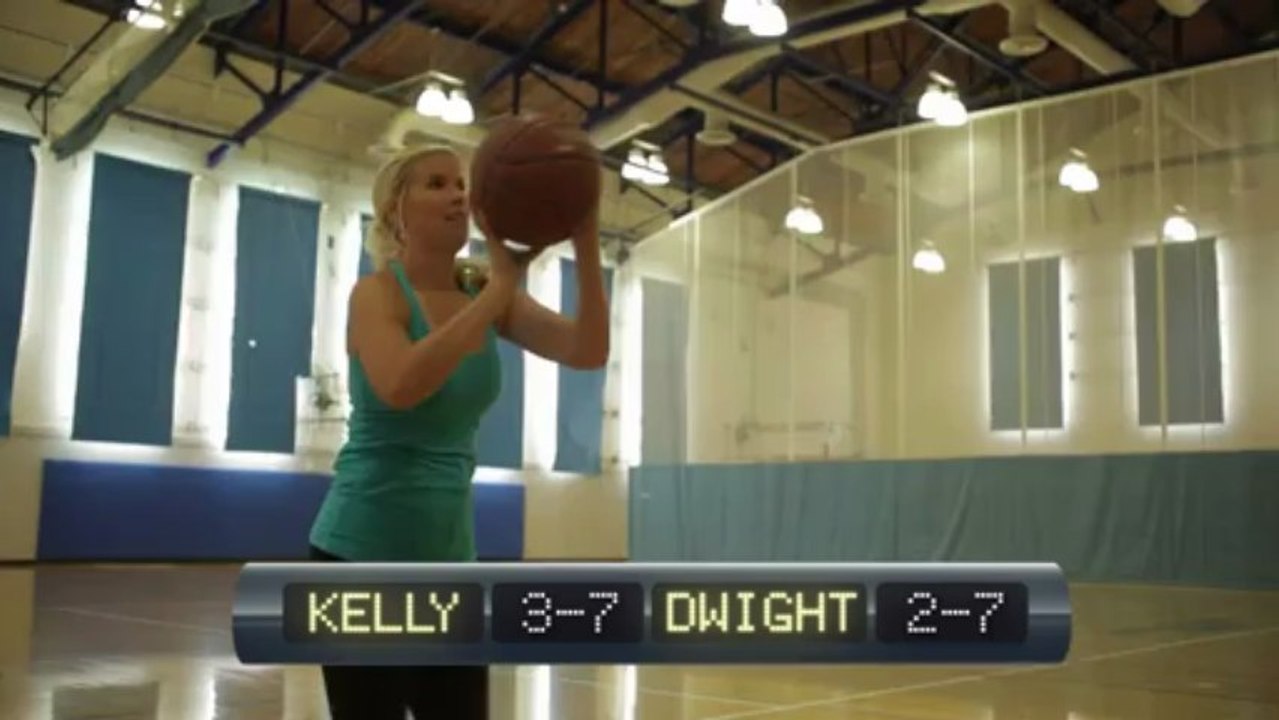 Dwight Howard vs. Housewife Free Throw Competition