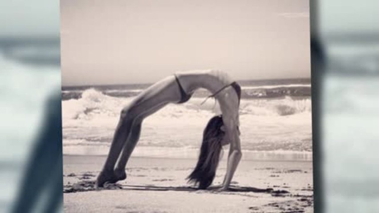 Kerr macht yoga