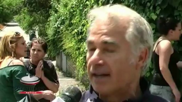 Nomadi, dietrofront al trasferimento dall’ex cartiera della Salaria a Torre Maura. Cittadini protestano in strada