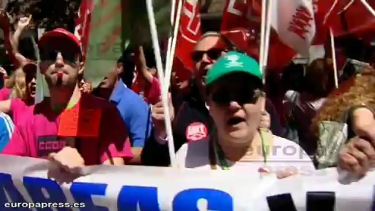 Concentración frente a AENA contra ERE en cafeterías