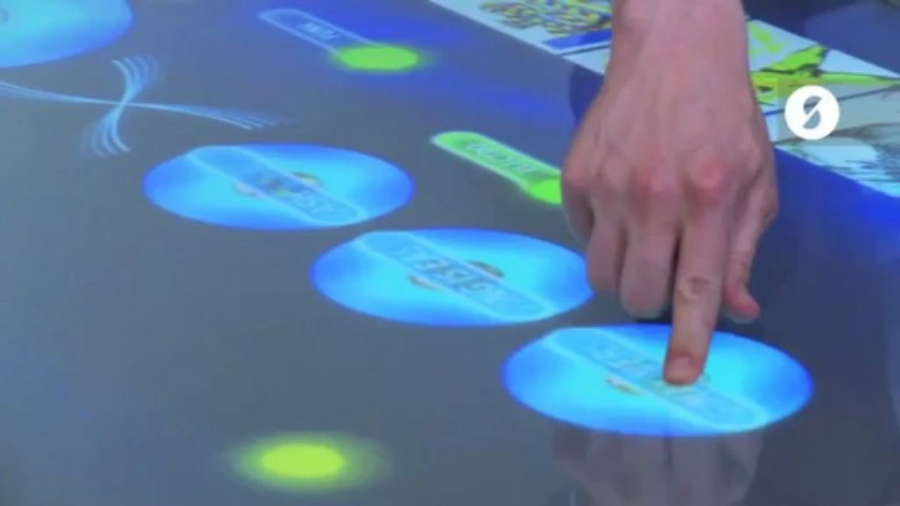 Table tactile CUBE (STRUKT)