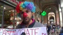Alemanno visita Piazza Vittorio e ne promette la riqualificazione, ma i cittadini non gli credono