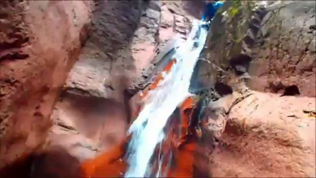 Compilation de toboggans en canyoning