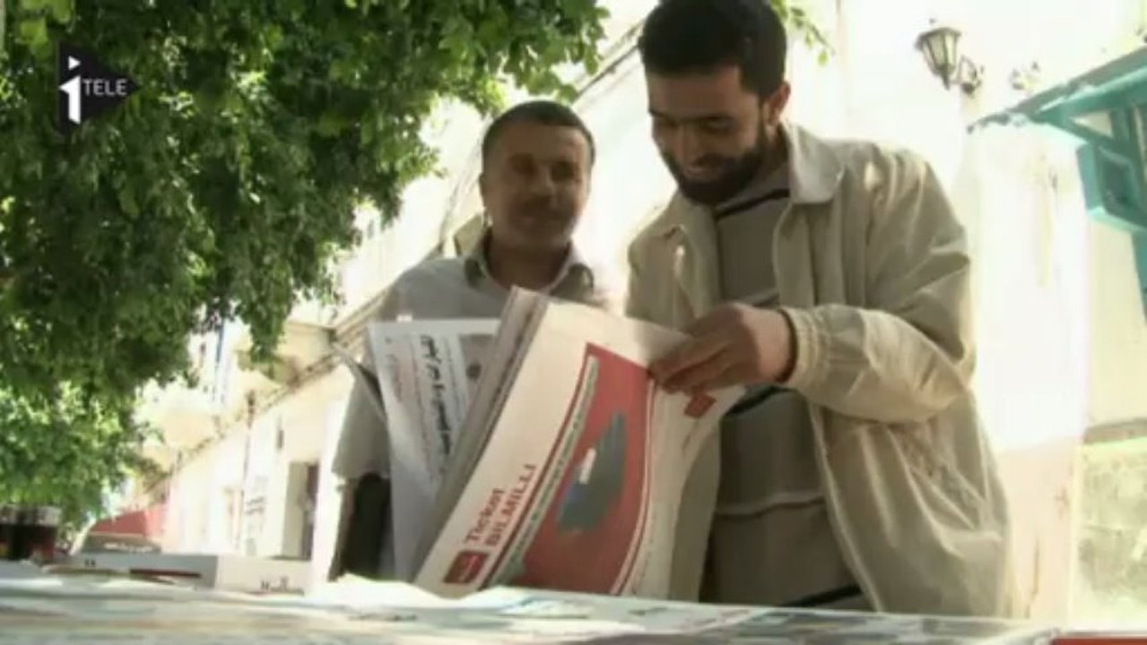 Prière "seins nus" des Femen devant l'ambassade de Tunisie à Paris