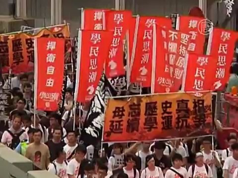 В Гонконге на вечер памяти вышли десятки тысяч