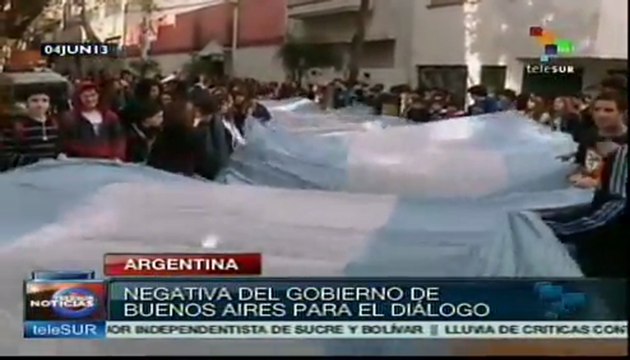 Protestan en Buenos Aires contra los recortes educativos