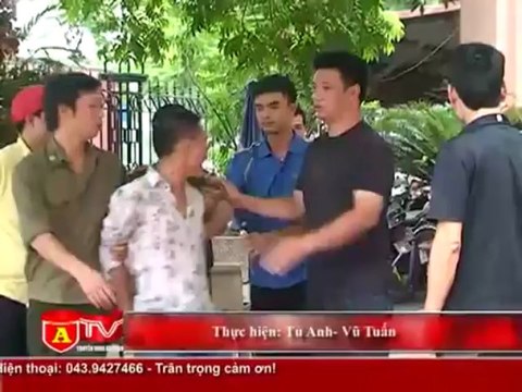 Phê ma túy đá, đấm vợ, chém gió tại đồn công an