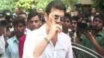 Aditya Pancholi FIGHTS with media @ Jiah khan's FUNERAL