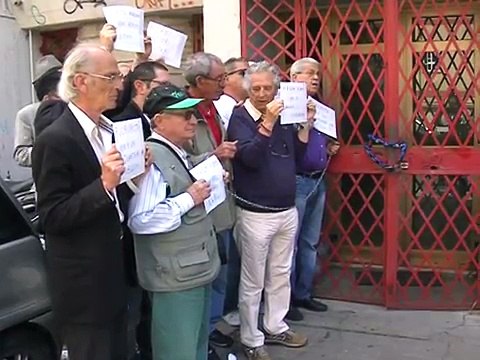 Napoli - La protesta degli anziani sfrattati a Fuorigrotta (05.06.13)