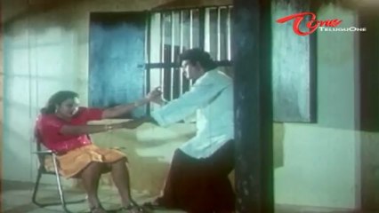 Funny Scene - Sudhakar Romance With His Girlfriend