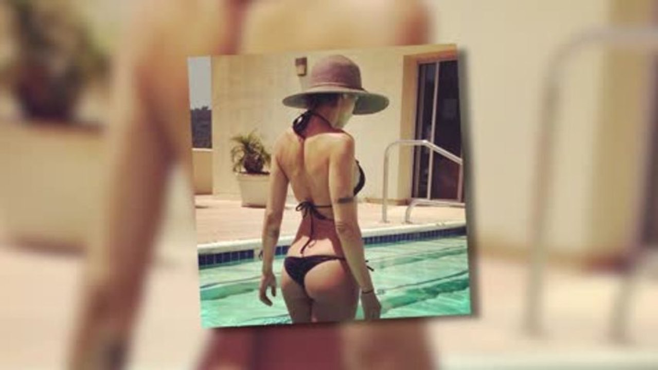 Elisabetta Canalis Shows Off Her Impressive Bikini Body