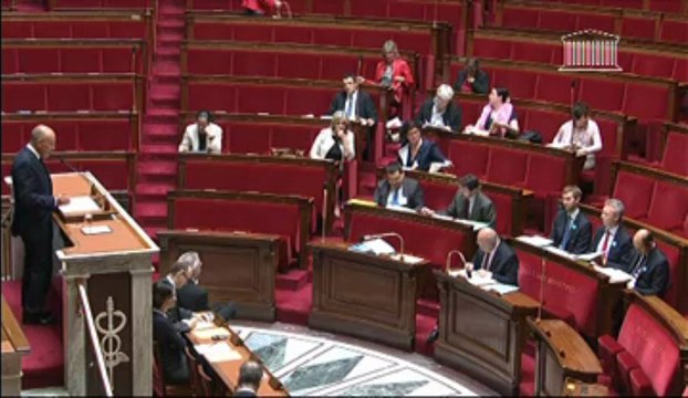 Eric Ciotti défend le texte sur la neutralité religieuse dans l’hémicycle de l’Assemblée nationale