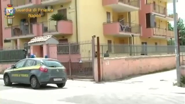 Napoli Arrestato il latitante O Barbiere degli Scissionisti (04.06.13)
