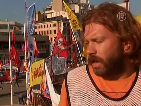 Турки воодушевленно требуют отставки премьера