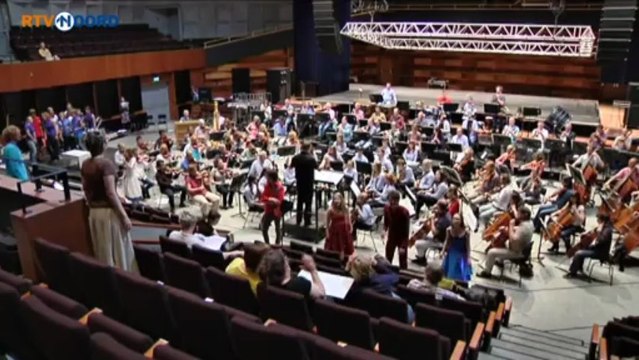 NNO en Russische leerlingen in musical Praedinius Gymnasium - RTV Noord