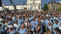 La Lazio porta la Coppa Italia e migliaia di tifosi a piazza di Spagna