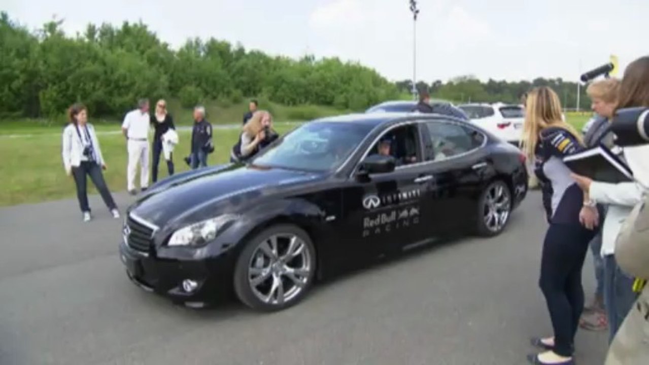 Vettel: Driften bis die Reifen rauchen